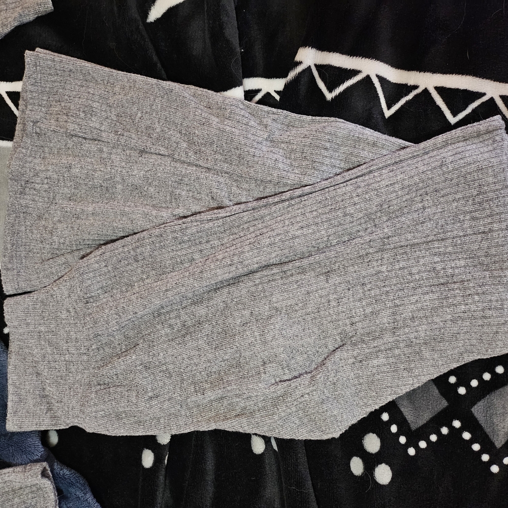 Gray Ribbed Knit Sweater Set - Picture 2 of 4